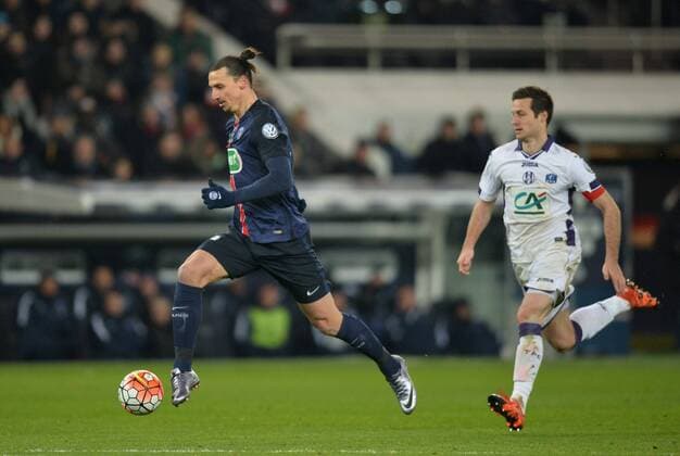 Fußball, Coupe de France, Paris St. Germain - FC Toulouse Zlatan Ibrahimovic (psg) - Uros Spahic (tou) - Fussball Frankreich, Coupe de France, Paris Saint Germain PSG vs. Toulouse FC - 19 01 2016 AnthonyBIBARD FEP Panoramic 