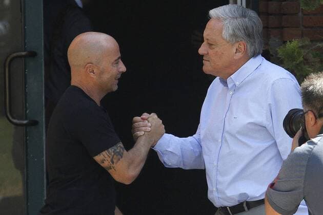 Fußball, Jorge Sampaoli hört als Nationaltrainer Chiles auf Santiago, hier mit Arturo Salah. 