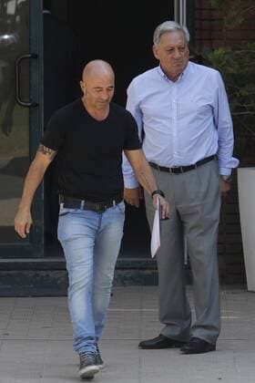 Fußball, Jorge Sampaoli hört als Nationaltrainer Chiles auf Santiago, hier mit Arturo Salah. 
