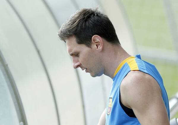 (FILES) File photo dated on 31 July 2015 of FC Barcelona Barca s Argentinian forward Leo Messi taking part in a team s training session at Joan Gamper complex, in Barcelona, northeastern Spain. Audiencia de Barcelona court will take Messi and his father Jorge Horacio Messi to court over three tax fraud charges, court authorities announced on 20 January 2016. The trial will begins on next 31 May. ARGENTINIAN PLAYER LEO MESSI TAKEN TO COURT FOR A FINANCIAL CASE !ACHTUNG: NUR REDAKTIONELLE NUTZUNG!  20160120-635888965304575433