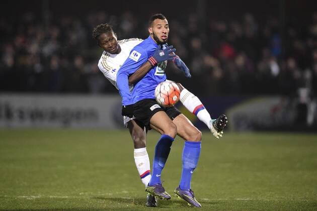 Fußball, Coupe de France, FC Chambly - Olympique Lyon Wilfried Louisy Daniel (Chambly) vs YANGA MBIWA Mapou (Lyon) FOOTBALL : FC Chambly Thelle vs Olympique Lyon - 16e coupe France - Beauvais - 20 01 2016 JBAutissierx 
