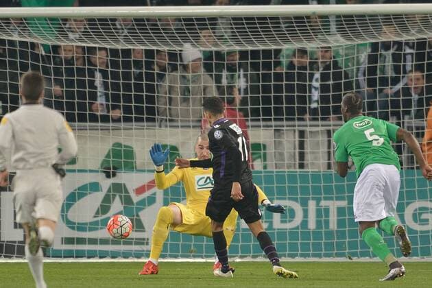 Fußball, Coupe de France, AS Saint Etienne - AC Ajaccio Stephane Ruffier (saint etienne) vs Mouaad Madri (ajaccio) - Fussball Frankreich, Coupe de France, AS Saint Etienne vs. AC Ajaccio - 21 01 2016 FredericChambert Panoramic 