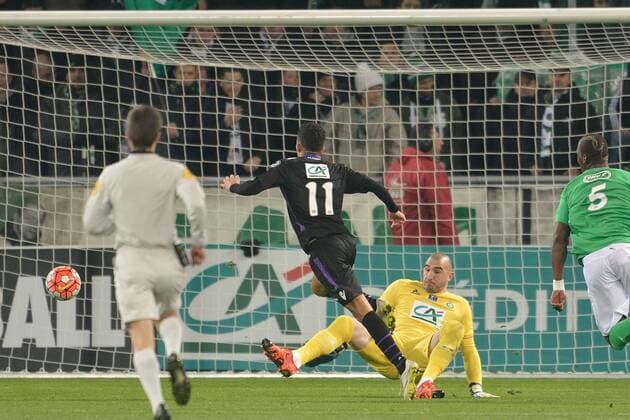 Fußball, Coupe de France, AS Saint Etienne - AC Ajaccio Stephane Ruffier (saint etienne) vs Mouaad Madri (ajaccio) - Fussball Frankreich, Coupe de France, AS Saint Etienne vs. AC Ajaccio - 21 01 2016 FredericChambert Panoramic 