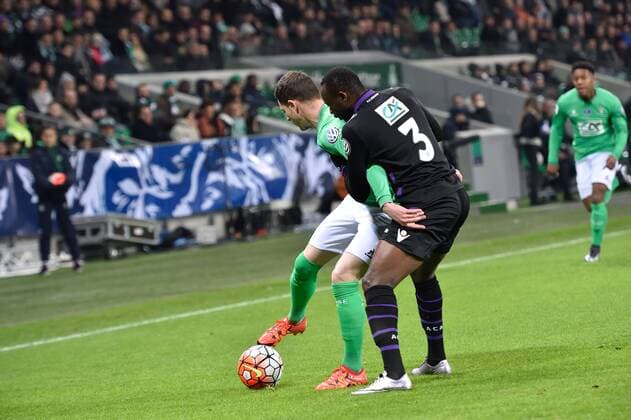 Fußball, Coupe de France, AS Saint Etienne - AC Ajaccio Nolan Roux (saint etienne) vs Zie Diabate (ajaccio) - Fussball Frankreich, Coupe de France, AS Saint Etienne vs. AC Ajaccio - 21 01 2016 FredericChambert Panoramic 