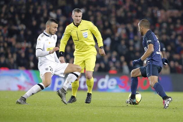 Fußball, Paris Saint Germain - Angers SCO Lucas Rodrigues Moura da Silva (psg), Romain SAISS (Angers SCO) FOOTBALL : Paris st Germain vs Angers SCO - Ligue 1 - 23 01 2016 StephaneAllaman 