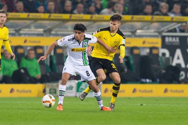 Samstag 23.01.2016, 1. Bundesliga, Saison 2015 2016, 18. Spieltag in Moenchengladbach, Borussia Moenchengladbach - BV Borussia Dortmund, 1:3, Mahmoud Dahoud (Gladbach) gegen Julian Weigl (BVB) DeFodi001