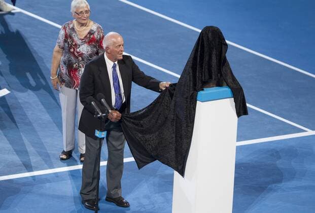 Australian Open, REX Hartwig wird in die Tennis Hall of Fame aufgenommen TENNIS - WTA Tennis Damen Australian Open 2016 MELBOURNE,AUSTRALIA,26.JAN.16 - TENNIS - ATP Tennis Herren Tour, Grand Slam, Australian Open. Image shows Rex Hartwig and his wife. GEPAxpictures xMatthiasxHauer