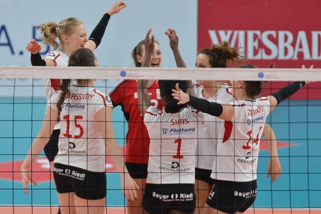 27.01.2016, xtkx, Volleyball Challenge Cup Damen, VC Wiesbaden - Rote Raben Vilsbiburg, emspor v.l. Rote Raben,