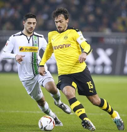 HUMMELS Mats Kapitaen Team Borussia Dortmund mit STINDL Lars DFL Fussball Bundesliga Start Rueckrunde Saison 2015-2016 Spiel Borussia Moenchengladbach-Borussia Dortmund 1 : 3 am 23. Januar 2016 im Borussia Park 