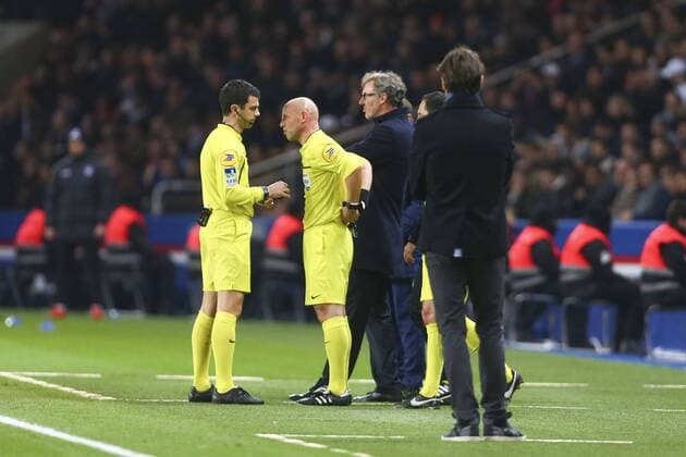 Fußball, Coupe de France, Paris St. Germain - FC Toulouse Amaury Delerue ( arbitre principal ) remplace par Franck Schneider ( arbitre ) FOOTBALL : Paris Saint Germain vs Toulouse - Halbfinale - Coupe de la Ligue - 27 01 2016 GwendolineLeGoff 