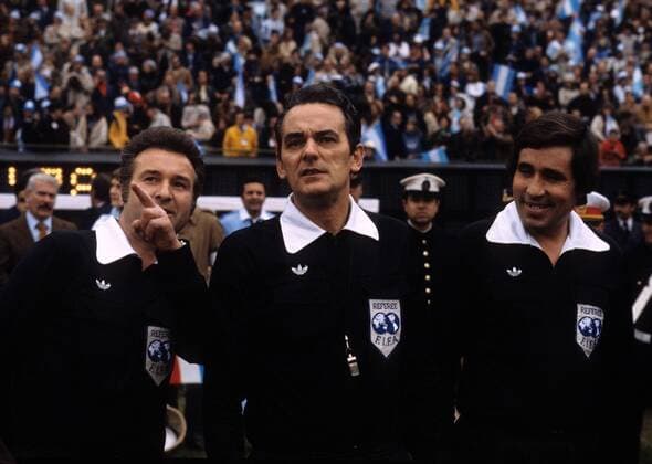 WM Finale 1978, FIFA Schiedsrichter Sergio Gonella (Italien) und seine Linienrichter Erich Linemayr (Österreich) und Ramon Barreto Ruiz (Uruguay)