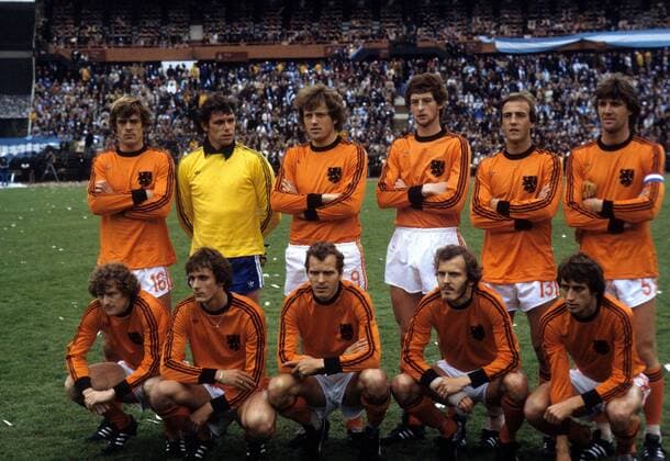 WM Finale 1978, Mannschaftsfoto Niederlande, hi.v.li.: Johnny Rep, Torwart Jan Jongbloed, Arie Haan, Ernie Brandts, Johan Neeskens, Ruud Krol, vorn: Wim Jansen, Jan Poortvliet, Willy van de Kerkhof, Rene van de Kerkhof, Rob Rensenbrink