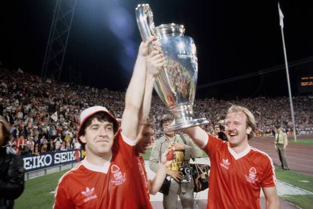 Nottingham Forest, Sieger Europapokal der Landesmeister 1978 1979, v.li.: John Robertson, Ian Bowyer und Kenny Burns mit der Trophäe