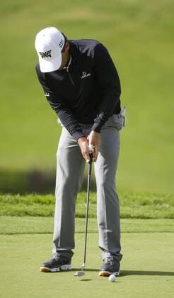 January 30, 2016: Charles Howell III putts on the 13th green of the South Course during the third round of the Farmers Insurance Open at Torrey Pines Golf Course in San Diego, California. PGA Golf Herren 2016: Farmers Insurance Open JAN 30 - ZUMAc04_