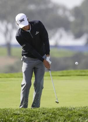 January 30, 2016: Charles Howell III chips with a PXG wedge onto the 14th green of the South Course during the third round of the Farmers Insurance Open at Torrey Pines Golf Course in San Diego, California. PGA Golf Herren 2016: Farmers Insurance Open JAN 30 - ZUMAc04_