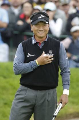January 30, 2016: K.J. Choi finishes his round tied for 1st place on the 18th green of the South Course during the third round of the Farmers Insurance Open at Torrey Pines Golf Course in San Diego, California. PGA Golf Herren 2016: Farmers Insurance Open JAN 30 - ZUMAc04_