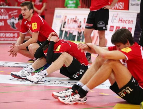 Volleyball Saison 2015 2016 31 .01.2016 1. Volleyball Bundesliga TV Rottenburg - CV Mitteldeutschland Enttaeuschung TVR, Sven Metzger (TV Rottenburg), Moritz Karlitzek (TV Rottenburg) und Felix Isaak (TV Rottenburg) v.li 