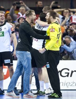 vl: Teammanager Oliver ROGGISCH (GER) und Torhueter Andreas WOLFF (33 GER) schreien sich an. Finale: Deutschland - Spanien in Krakau am 31.01.2016. Handball Europameisterschaft 2016 in Polen,