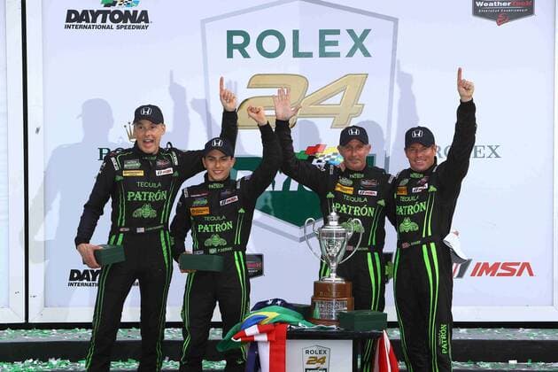 Motorsport, 24 Stunden-Rennen in Daytona Beach, Siegerehrung 2 TEQUILA PATRON ESM (USA) LIGIER JS P2 LMP2 SCOTT SHARP (USA) ED BROWN (USA) JOHANNES VAN OVERBEEk (USA) LUIS FELIPE DERANI (BRA) - OVERALL WINNERS and PROTOTYPE CATEGORY WINNER - Motorsport - 24H Daytona - WeatherTech SportsCar Championship - 31 01 2016 VisionSport 