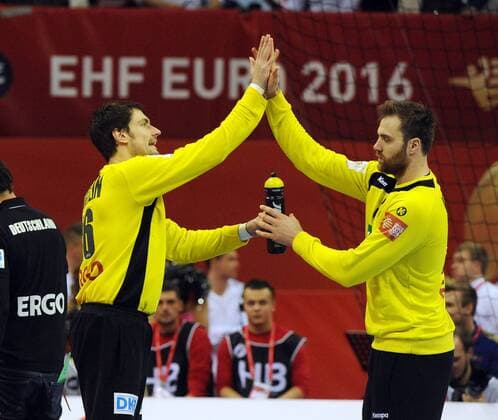 Themen der Woche - SPORT Krakau Krakow, 31.1.2016 (Polen), TAURON Arena Krakwo Arena, EURO 2016, Handball-Europameister, Männer, Finale Deutschland vs Spanien v. li. Carsten LICHTLEIN, GER, Andreas WOLFF, GER Foto- und alle
