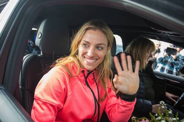 Tennis, Angelique Kerber Ankunft am Flughafen Posen 2016.02.01 Tennis, Ankunft der Australian Open Siegerin ANGELIQUE KERBER in Posen  20160201_PF_PJ014
