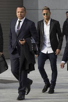 FC Barcelona Barca s player Neymar Jr. arrives with his father Neymar Santos (L) to the national court to testify in an investigation into alleged irregularities regarding his transfer to Barcelona, in Madrid, Spain. February 02, 2016.  (20160202012)