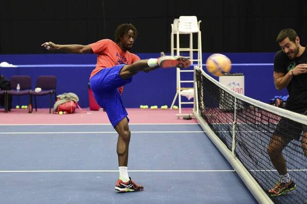 Bilder des Tages - SPORT 2.2.2016 Gael Monfils (Fra) - Tennis Ballon TENNIS : Open Sud de France 2016 - Montpellier - 02 02 2016 JBAutissier Panoramic 