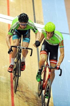 Andreas GRAF (AUT) und Roy PIETERS (NED) - Aktion - Rennszene - Hochformat - hoch - vertikal - Event Veranstaltung: 105. Berliner Sechstagerennen - Location Ort: Berlin - germany - Deutschland - Europe - Europa - Date Datum: 02.02.2016