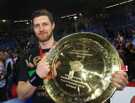 Handball Krakau 31.01.2016 Europameisterschaft der Herren Finale Deutschland (GER) - Spanien (ESP) Deutschland ist Europameister Jubel Martin Strobel (Deutschland, No.19) mit Pokal