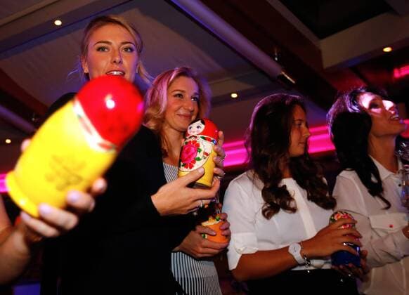 Tennis, Russlands FedCup-Team während eines Dinners Fed cup 2016. Russia v Netherlands. Official Dinner rose bar . Maria SHARAPOVA .