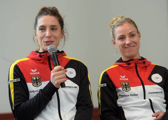Leipzig Andrea Petkovic (GER) und Angelique Kerber (GER) bei der Auslosung der Paarungen der Fed Cup Spiele in Leipzig zwischen Tennis Porsche Team Deutschland und Securitas Team Schweiz in Leipzig 05.02.2016 Copyright: Modlax Eibner-Pressefoto EP_cma