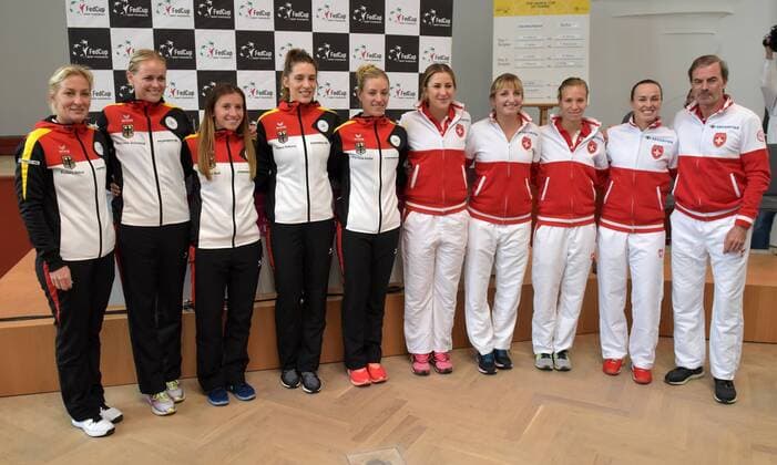 Leipzig Fed-Cup GER Teamchefin Barbara Rittner, Anna-Lena Grönefeld Groenefeld (GER), Annika Beck (GER), Andrea Petkovic (GER), Angelique Kerber (GER), Belinda Bencic (SUI), Timea Bacsinszky (SUI), Viktorija Golubic (SUI), Martina Hingis (SUI), Fed Cup SUI Teamchef Heinz Günthardt Guenthardt (l-r) bei der Auslosung der Paarungen der Fed Cup Spiele in Leipzig zwischen Tennis Porsche Team Deutschland und Securitas Team Schweiz in Leipzig 05.02.2016 Copyright: Modlax Eibner-Pressefoto EP_cma
