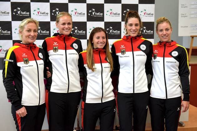 Leipzig Fed-Cup GER Teamchefin Barbara Rittner, Anna-Lena Grönefeld Groenefeld (GER), Annika Beck (GER), Andrea Petkovic (GER), Angelique Kerber (GER) (l-r) bei der Auslosung der Paarungen der Fed Cup Spiele in Leipzig zwischen Tennis Porsche Team Deutschland und Securitas Team Schweiz in Leipzig 05.02.2016 Copyright: Modlax Eibner-Pressefoto EP_cma