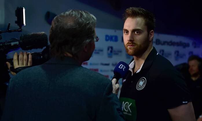 Handball, All Star Game in Nürnberg, Deutschland - Bundesliga All Stars 05.02.2016 - Handball - DKB Handball Bundesliga - All Star Day Nürnberg - Vorspiel : HC Erlangen HCE - B-Nationalmannschaft Deutschland - - Andreas Wolff im TV-Interview