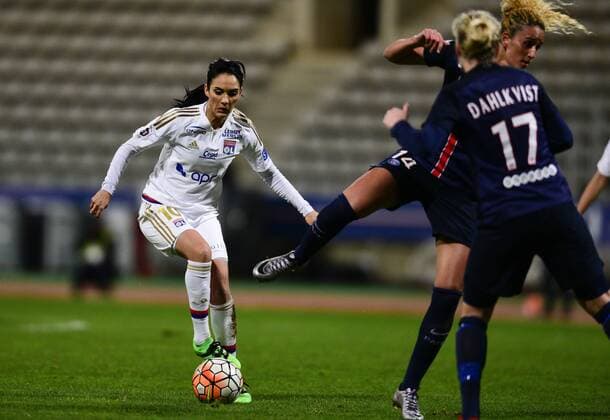 Louisa Necib ( Lyon ) - Kheira Hamraoui ( PSG ) FOOTBALL : Paris Saint Germain vs Olympique Lyonnais - Championnat Feminin D1 - Paris - 05 02 2016 FedericoPestellini Panoramic 
