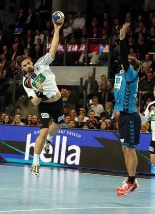 Handball, All Star Game in Nürnberg, Deutschland - Bundesliga All Stars 05.02.2016 - Handball - DKB Handball Bundesliga - All Star Day Nürnberg - All Star Game : Nationalmannschaft Nationalteam Deutschland - All Star Team 2016 - DaMa - Fabian Wiede ( Deutschland ) Kim Ekdahl du Rietz ( All Star Team 2016 )