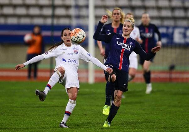 Amel Majri ( Lyon ) - Anja Mitag ( PSG ) FOOTBALL : Paris Saint Germain vs Olympique Lyonnais - Championnat Feminin D1 - Paris - 05 02 2016 FedericoPestellini Panoramic 
