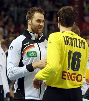 Handball, All Star Game in Nürnberg, Deutschland - Bundesliga All Stars 05.02.2016 - Handball - DKB Handball Bundesliga - All Star Day Nürnberg - All Star Game : Nationalmannschaft Nationalteam Deutschland - All Star Team 2016 - DaMa - Andreas Wolff ( Deutschland ) und Carsten Lichtlein ( Deutschland ) unterhalten sich