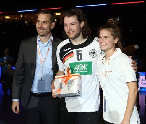 05.02.2016 - Handball - DKB Handball Bundesliga - All Star Day Nürnberg - All Star Game : Nationalmannschaft Nationalteam Deutschland - All Star Team 2016 - DaMa - Johannes Sellin ( Deutschland ) wird nach Spielende geehrt