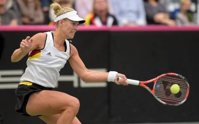 Leipzig Die deutsche Tennisspielerin Angelique Kerber gewinnt ihr Match gegen Timea Bacsinszky aus der Schweiz am 06.02.2016 im Fed-Cup-Viertelfinale Deutschland - Schweiz in Leipzig (Sachsen). Copyright: Modlax Eibner-Pressefoto EP_cma