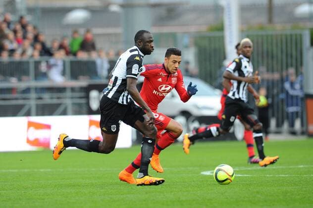 Cheikh NDOYE (sco) - Corentin TOLISSO (ol) FOOTBALL : SCO Angers vs Olympique Lyon - Ligue 1 - 06 02 2016 LECOEUR FEP Panoramic 