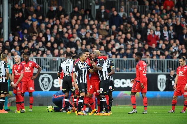 Mohamed YATTARA (sco) - Alexandre LACAZETTE (ol) - FOOTBALL : SCO Angers vs Olympique Lyon - Ligue 1 - 06 02 2016 LECOEUR FEP Panoramic 