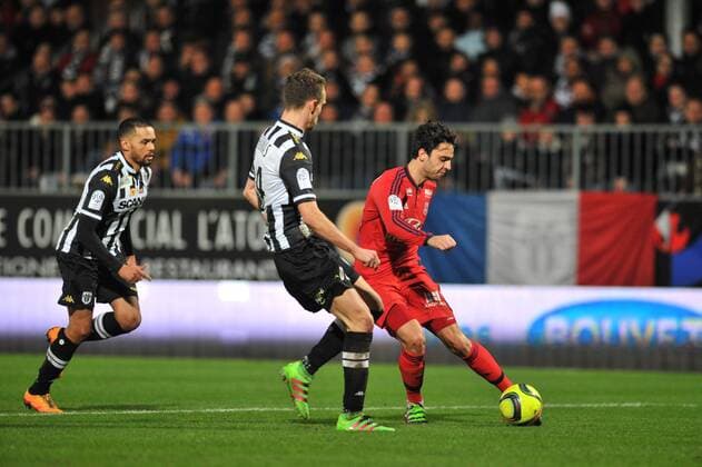 Romain THOMAS (sco) - Clement GRENIER (ol) FOOTBALL : SCO Angers vs Olympique Lyon - Ligue 1 - 06 02 2016 LECOEUR FEP Panoramic 