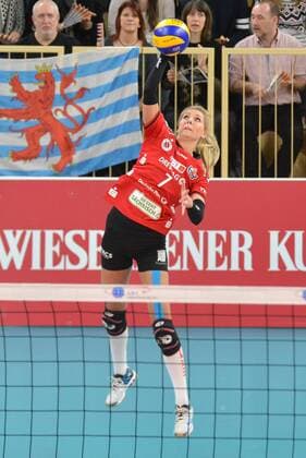 06.02.2016, xtkx, Volleyball 1.Bundesliga Damen, VC Wiesbaden vs. Dresdner SC, emspor v.l. Laura Dijkema (Dresdner SC),