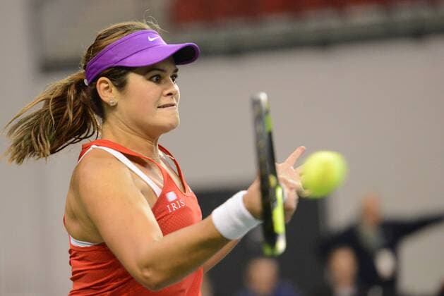 Tennis, FedCup, Kanada - Weißrussland Feb. 6, 2016 - Quebec City, Quebec City, Canada - ALEKSANDRA WOZNIAK of Canada in action during her Fed Cup match v. O. Govortsova of Belarus in Quebec City Canada on Saturday February 6 2016. Tennis 2016 - Fed Cup - Belarus vs. Canada - ZUMAl132