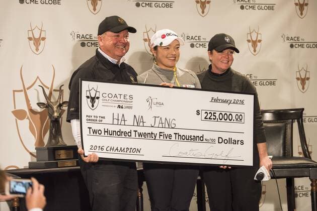 February 06, 2016: Ha Na Jang holds the winner s check with Randy and Mollie Coates following her victory at the Coates Golf Championship in Ocala, FL. (Photograph by Roy K. Miller Icon Sportswire) GOLF: FEB 06 LPGA Golf Damen - Coates Golf Championship - Fourth Round Icon160206008 EDITORIAL USE ONLY