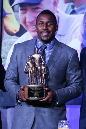 06 FEB 2016: Carolina Panthers outside linebacker Thomas Davis (58) holds the 2016 Bart Starr Award at the grand ballroom of the Hilton Union Square in San Francisco California. (Photo by Rich Graessle Icon Sportswire) NFL American Football Herren USA FEB 06 Super Bowl 50 - Super Bowl Breakfast Icon02061655250 EDITORIAL USE ONLY