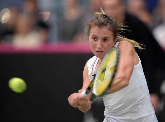 Leipzig Annika Beck (GER) beim Fed Cup Erste Runde, 4. Spiel - Annika Beck (GER) vs Timea Bacsinszky (SUI), 07.02.2016 Copyright: Modlax Eibner-Pressefoto EP_cma