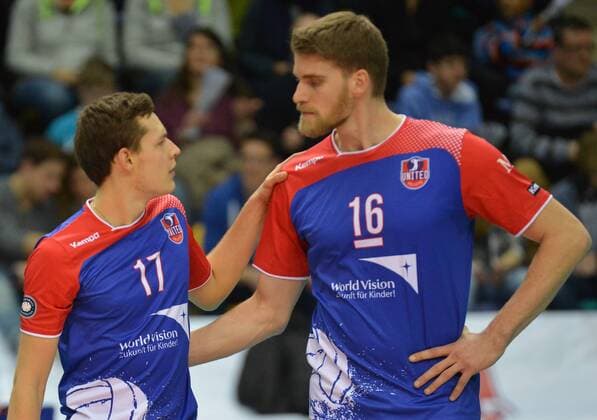 07.02.2016, xtkx, Volleyball 1.Bundesliga, United Volleys Frankfurt - SVG Lüneburg, emspor v.l. Jan Zimmermann (United Volleys) , Christian Duennes (United Volleys) ,