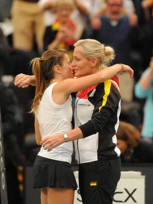 Leipzig die deutsche Teamchefin Barbara Rittner umarmt die Siegerin Annika Beck (Ger) , Copyright: Franz Eibner-Pressefoto EP_PFZ